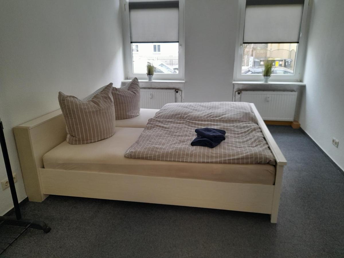 70 Qm Ferienwohnung Mit 2 Schlafzimmern Zwickau Exterior foto